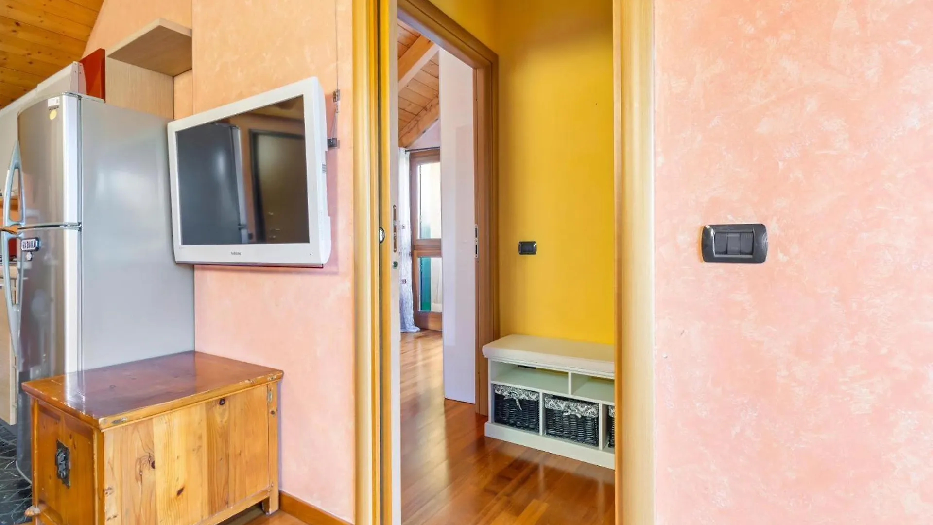 Lovely Orange House Viggiu