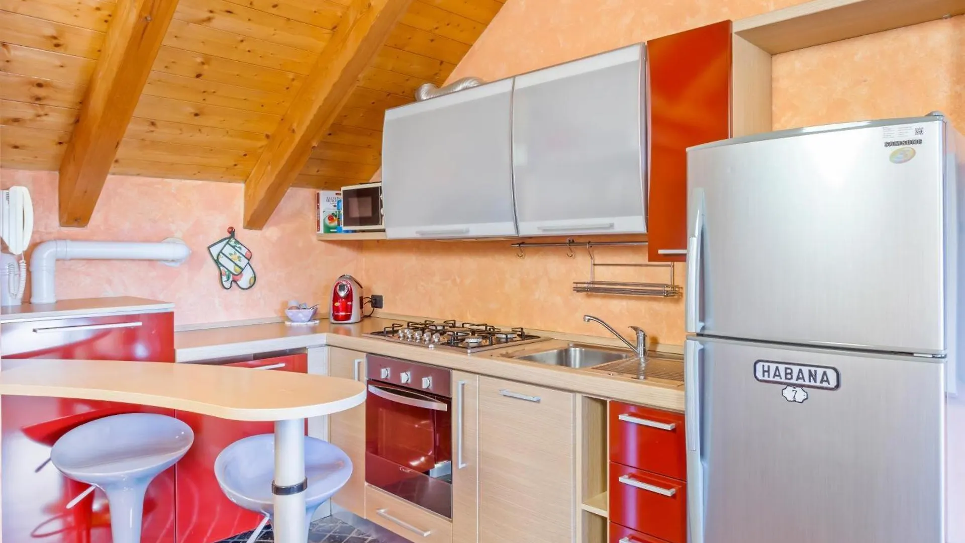 Lovely Orange House Viggiu Apartment